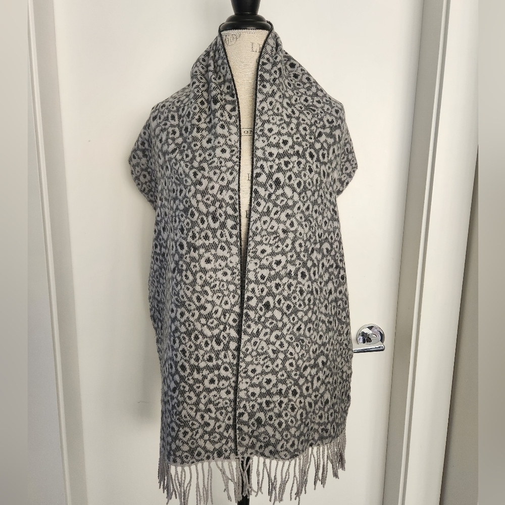 Reversible Leopard Knit Scarf - Picture 2 of 7